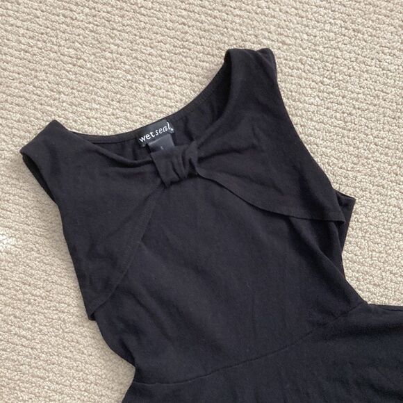 Wet Seal Black Peplum Blouse Top Bow Front Flutter Size Small RN 78749 Like New - Picture 2 of 8